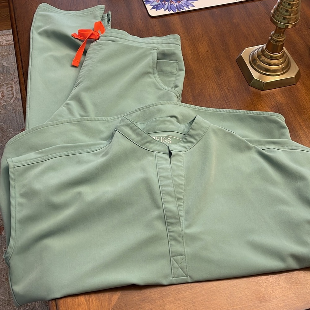 Figs scrubs.. Jade - Picture 4 of 4